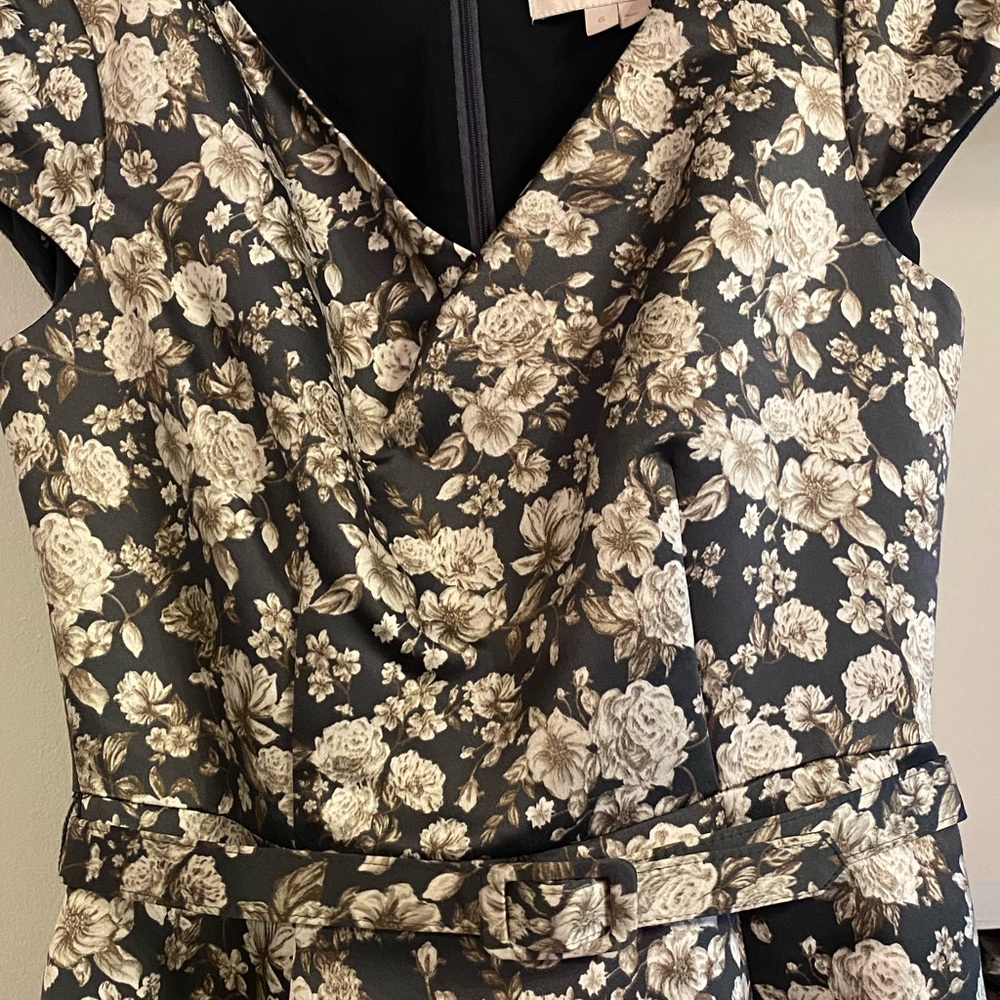 Gal Meets Glam gray floral dress - Picture 5 of 5